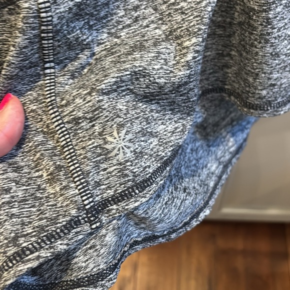 Athleta Womens Pullover Half Zip Running Wild Gray Reflective Shirt Pocket LG - Picture 4 of 6